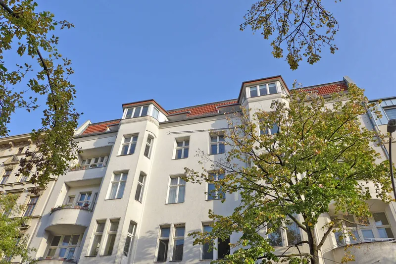 Tolles Terrassen-DG mit EBK und Aufzug - schöne Wohnlage dicht Kleistpark! — photo 1